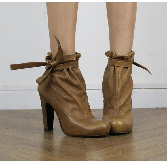 Marc by Marc Jacobs Chic Brown Heeled Ankle Boots with Ruffled Design - Picture 1 of 12